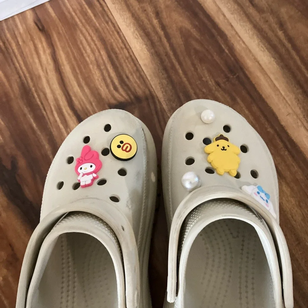 Crocs Platform Men's 5  Women's 7 Classic Stomp Clog Chalk/Ivory With Charms